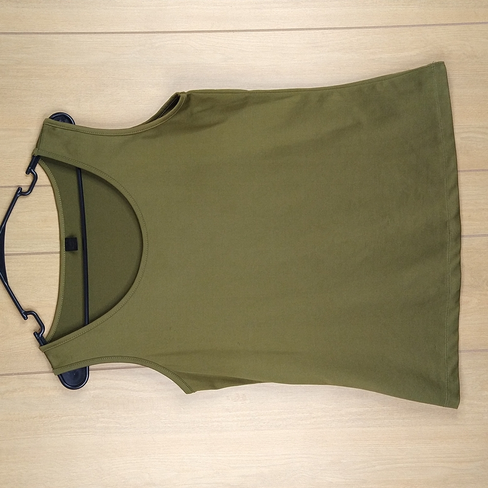 4/$20 Women  Hunter Green Tank Top Size:12